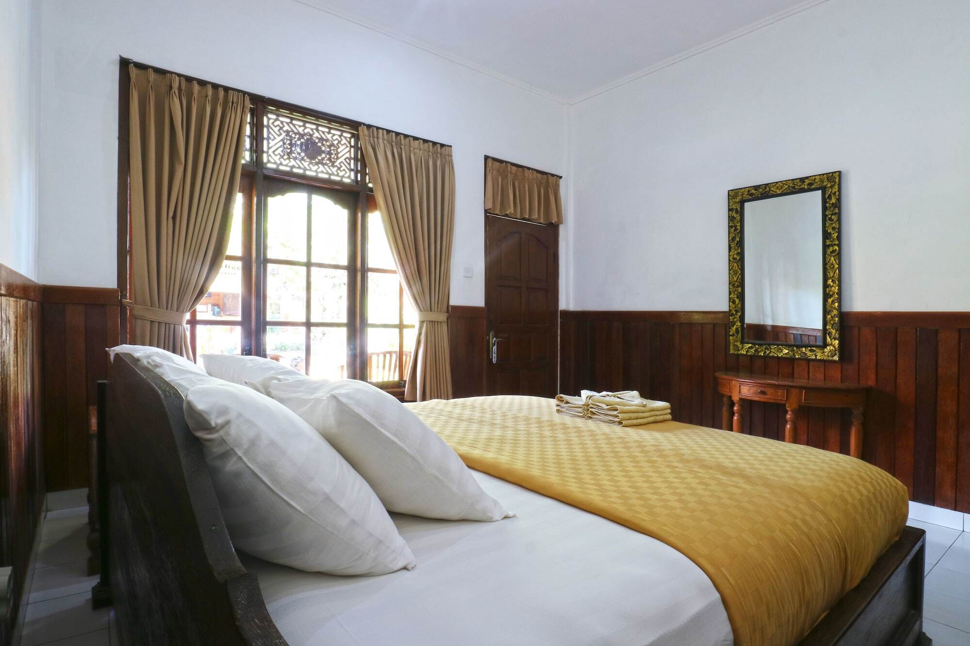 Puri Nusa Beach Hotel Batumadeg Exterior photo
