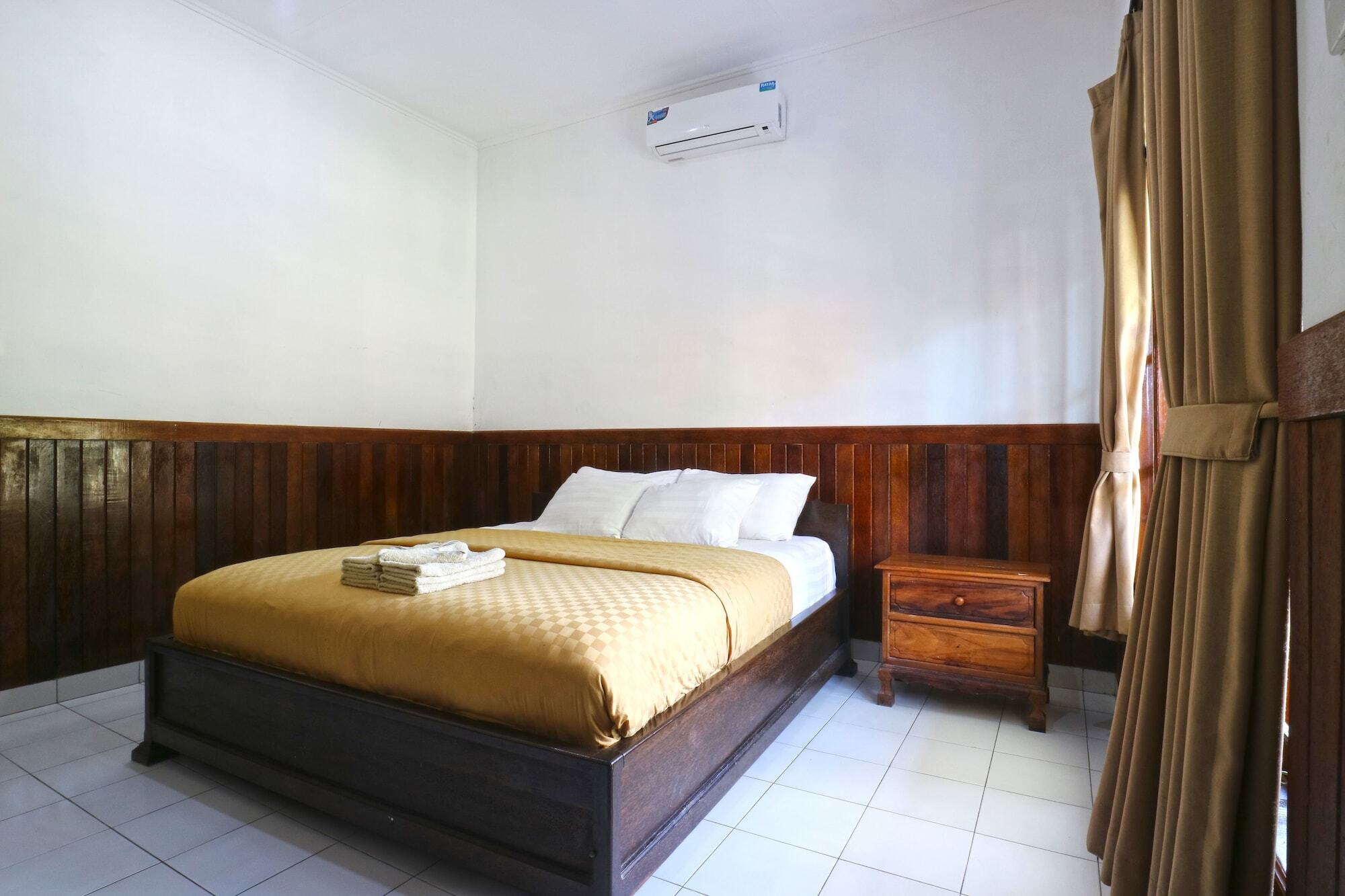 Puri Nusa Beach Hotel Batumadeg Exterior photo